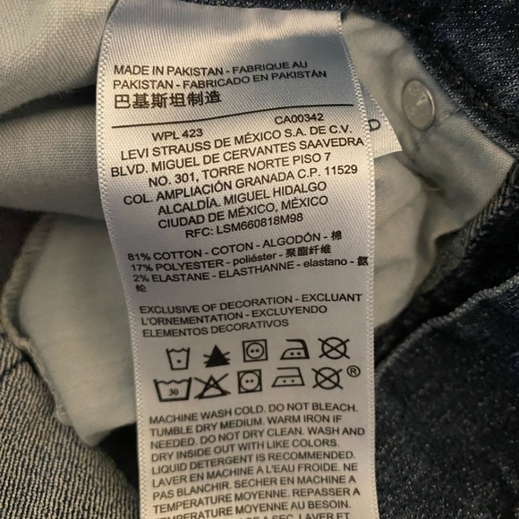 Women’s Medium Wash Signature by Levi Strauss Jeans - Picture 5 of 7